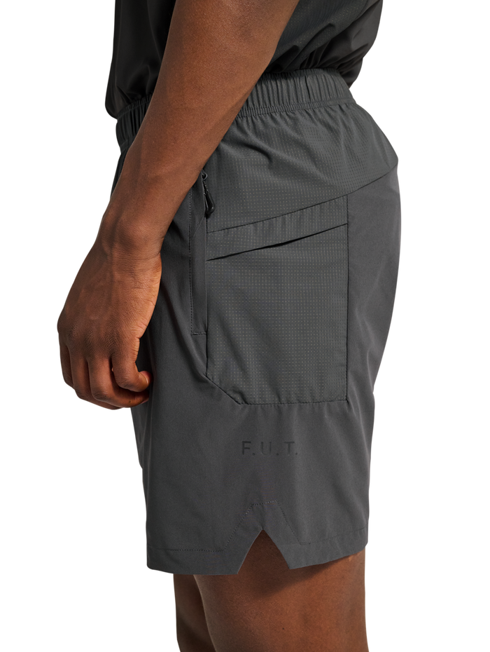 HALO SCOUT SHORTS, ASPHALT, model