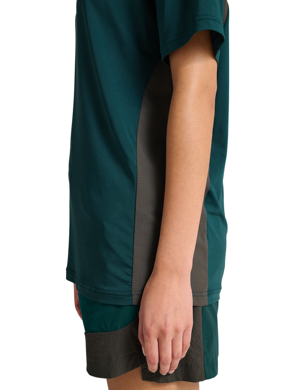 HALO DIVISION T-SHIRT, SEA MOSS, model