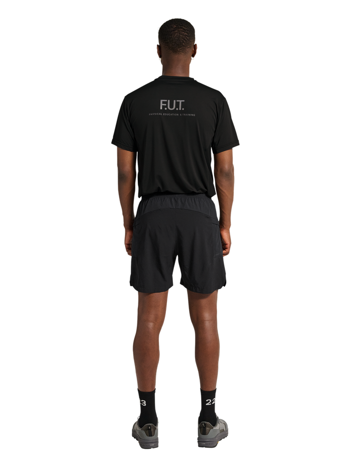 HALO SCOUT SHORTS, BLACK, model