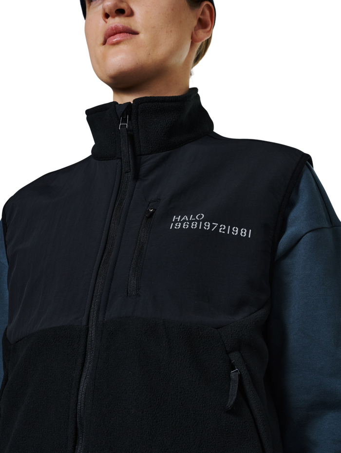 HALO BLOCKED FLEECE VEST, BLACK, model