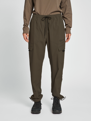 HALO TRAIL PANTS, MAJOR BROWN, model