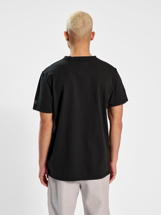 HALO COTTON T-SHIRT, BLACK, model