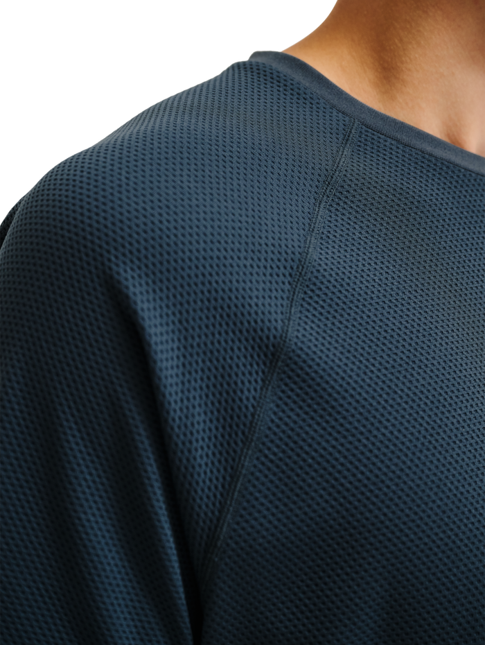 HALO SORONA T-SHIRT, DARK SLATE, model