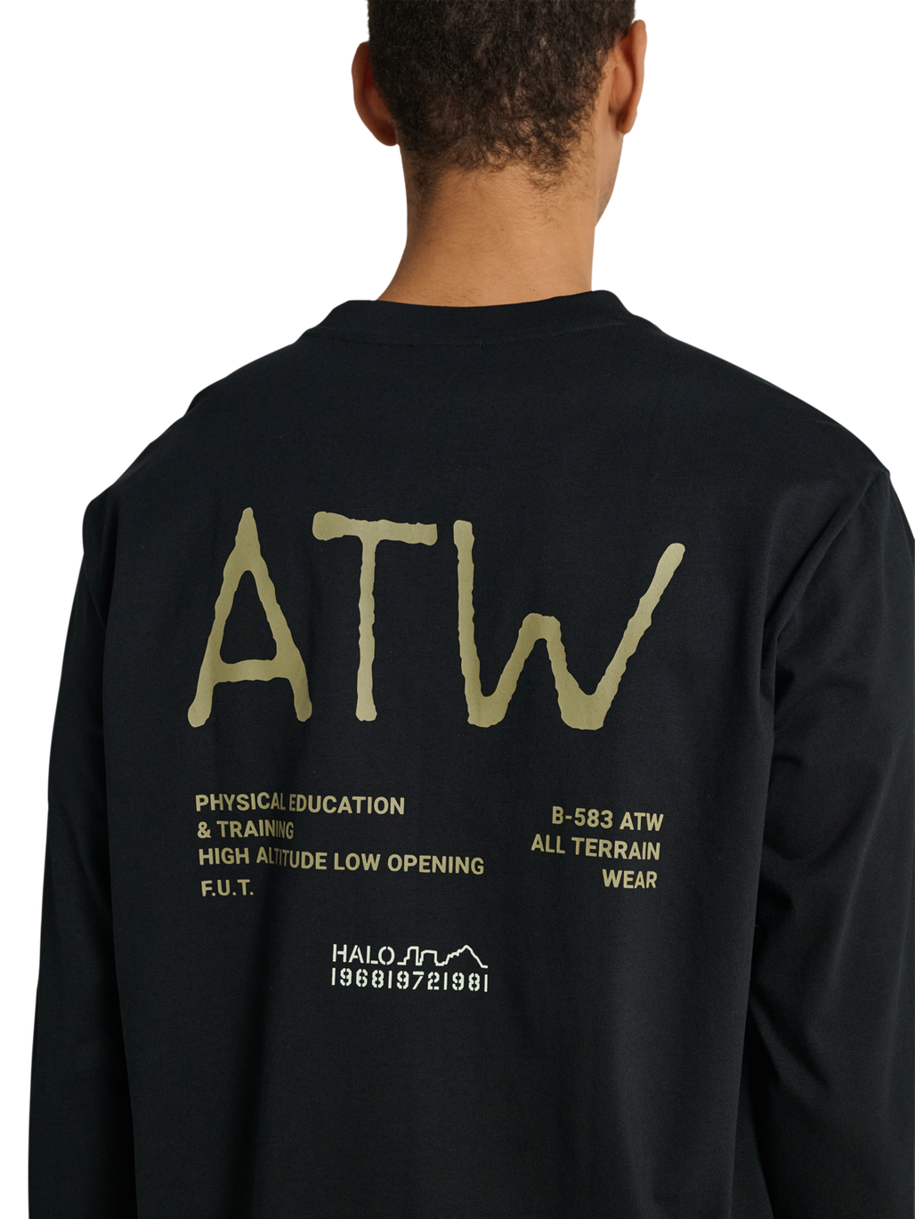 HALO GRAPHIC LS T-SHIRT, BLACK, model