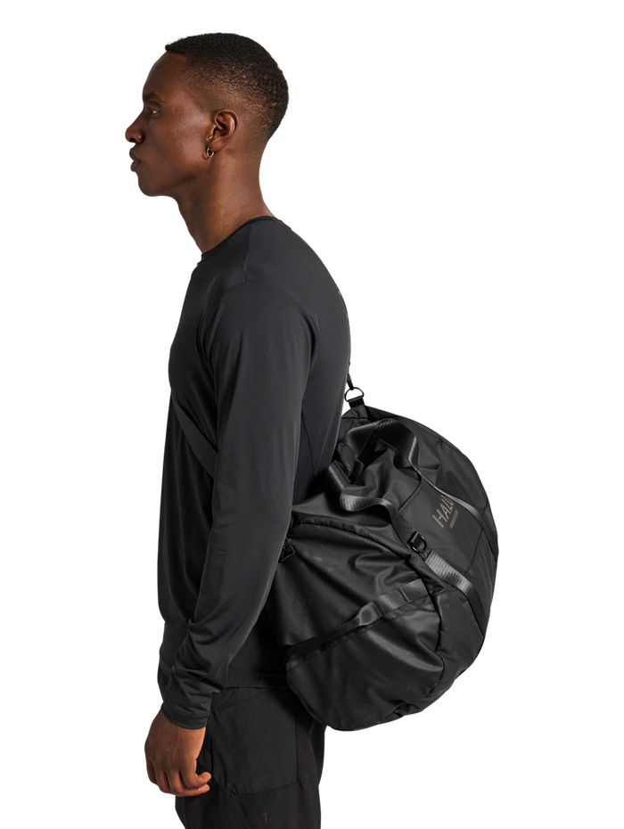 HALO TRAVEL BAG, BLACK, model