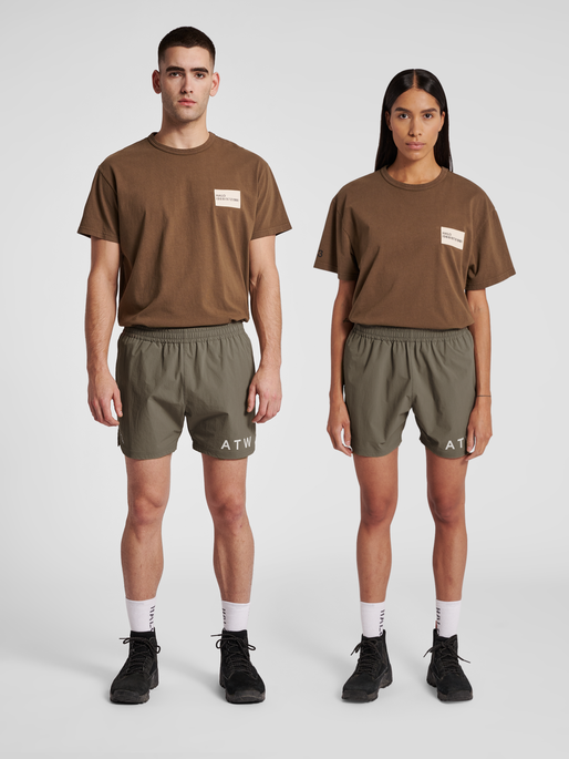 HALO SHORTS, MOREL, model