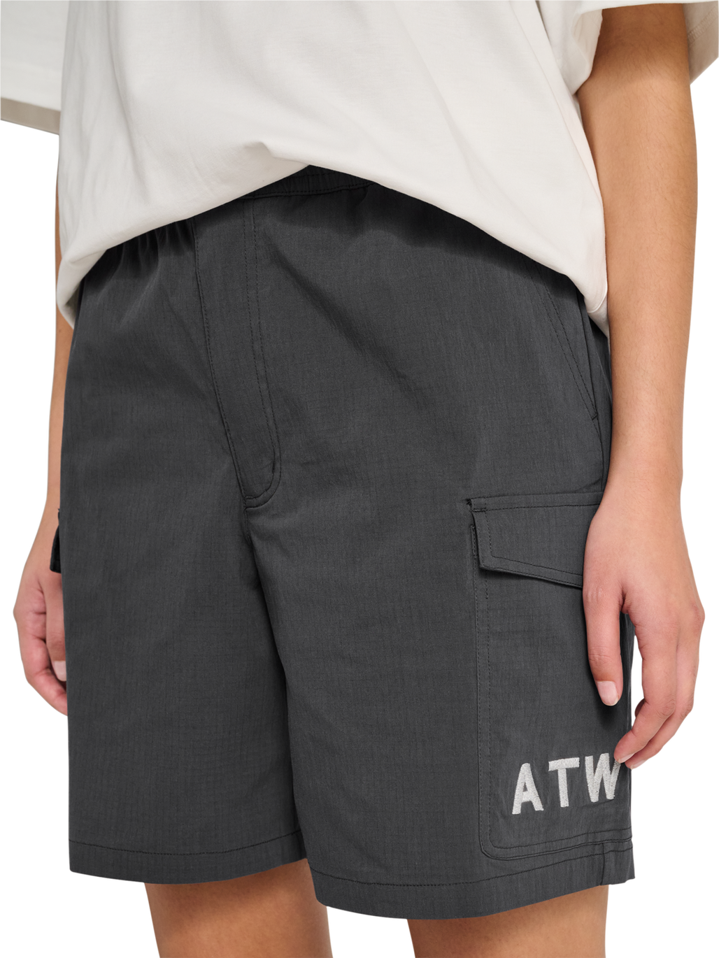 HALO NOVA SHORTS, RAVEN, model