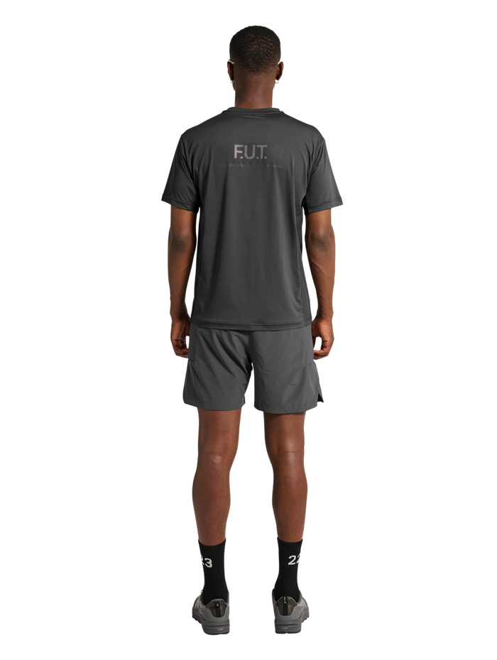 HALO SCOUT SS T-SHIRT, ASPHALT, model