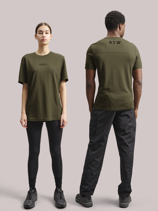 HALO SORONA TRAINING T-SHIRT, MOREL, model