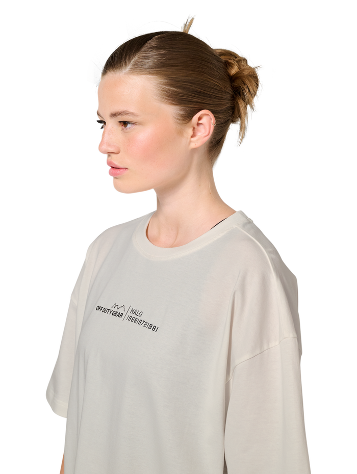 HALO GRAPHIC BOXY T-SHIRT, MARSHMALLOW, model