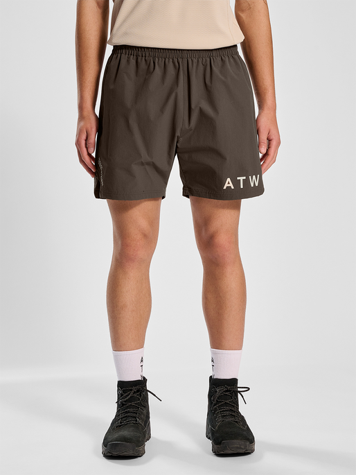 HALO SHORT, MAJOR BROWN, model