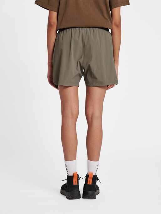 HALO SHORTS, MOREL, model