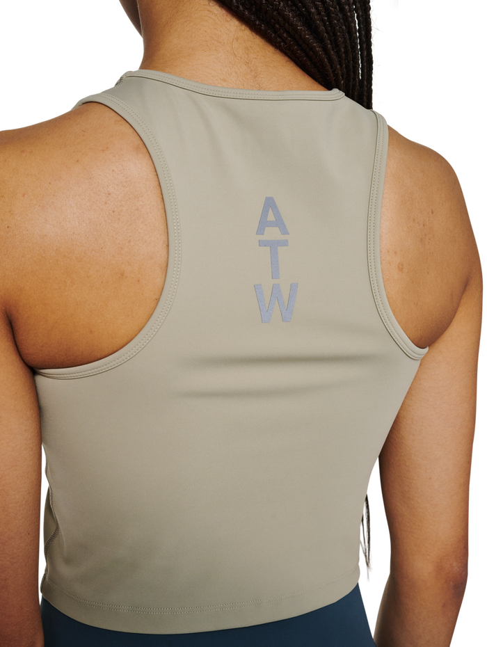 HALO WOMEN TRAINING TOP, SENECA ROCK, model